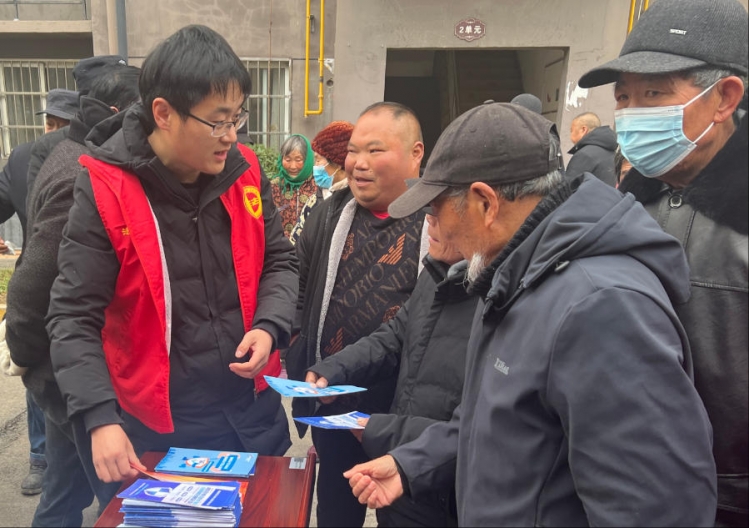 皂河镇团委举办学雷锋防诈骗宣传活动