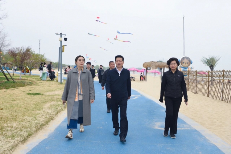 张先彦检查节日文旅市场运营和安全生产工作