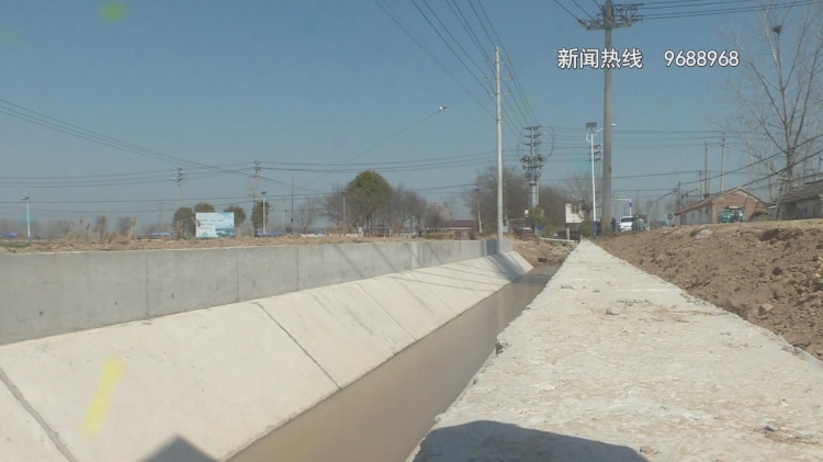 窄路“阻”行 ，这条路何时可以“扩”一点？