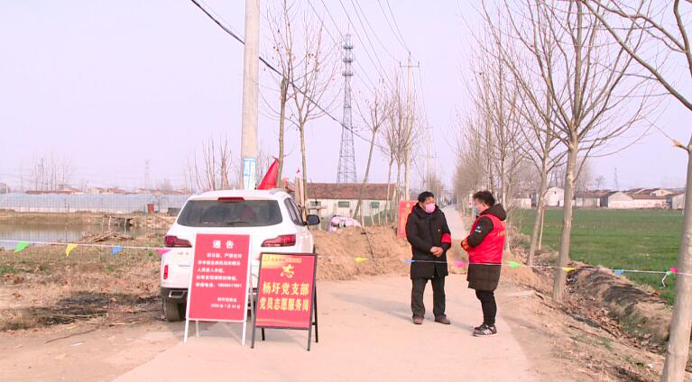 三棵树街道：父子争当志愿者   奋战防疫第一线
