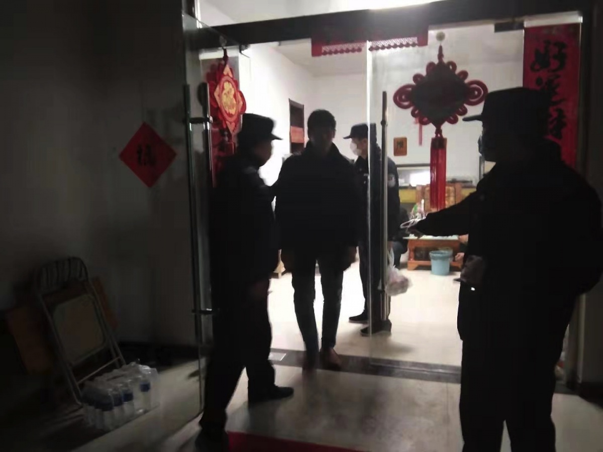 怒其不争！重拳出击！中扬派出所连夜抓获聚众赌博13人