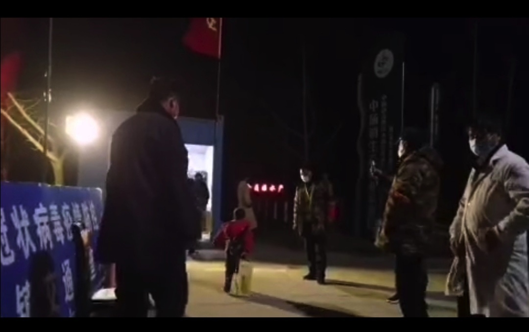 “叔叔阿姨，你们辛苦了！”