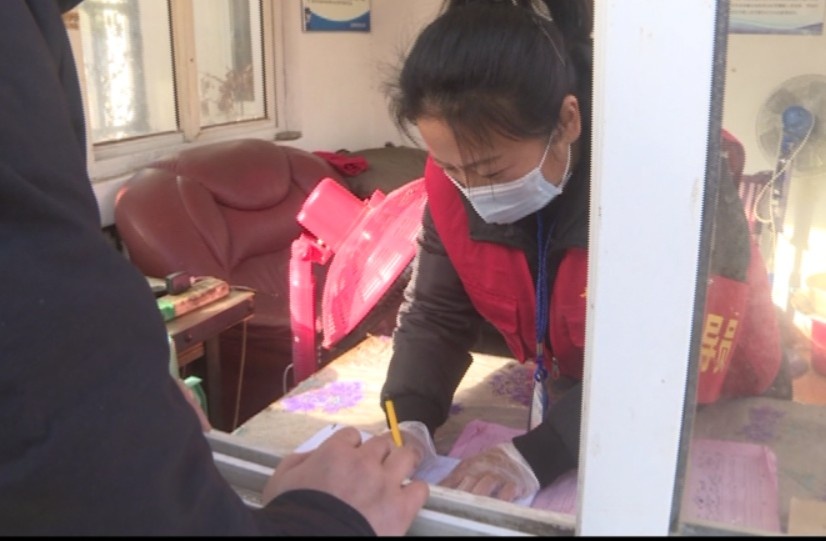 古城街道：业主穿上“红马甲” 助力社区构筑防疫“堡垒”