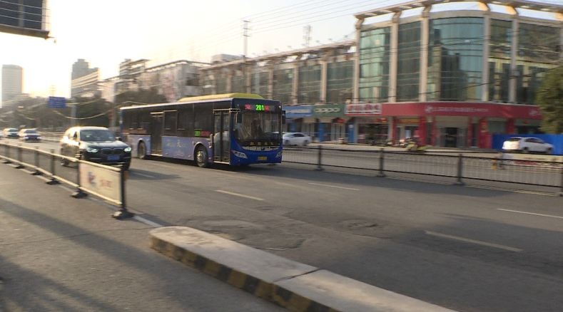 好消息！明天起 市区76条公交线路全面恢复运营