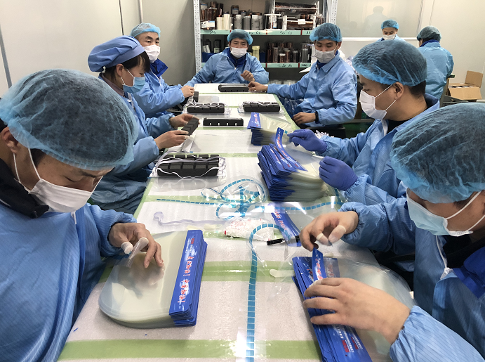 泗洪：企业转型生产医用隔离面罩 首批14000只医用隔离面罩捐往湖北黄石