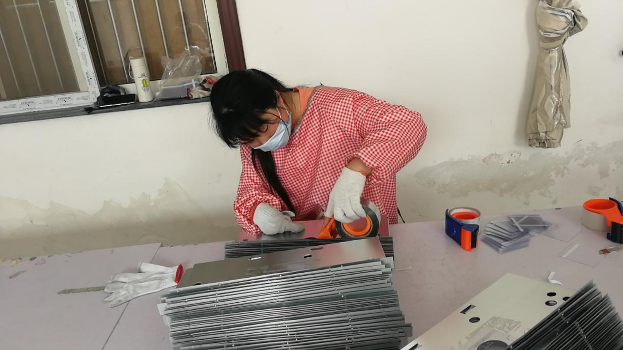 耿车：残疾人身残志坚快乐工作