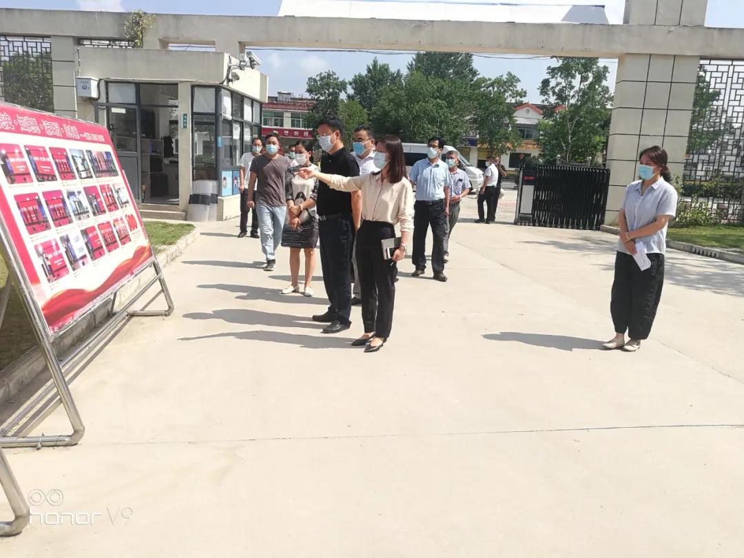洋河新区党工委委员、洋河镇党委副书记、人大主席、教育办主任张克喜同志带领教育办各科室负责人调研王园小学和幼儿园