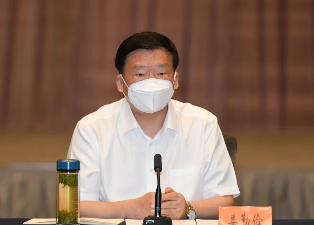 娄勤俭在扬州主持召开会议：深入贯彻习近平总书记重要指示精神 坚决把疫情防控各项要求落实到位