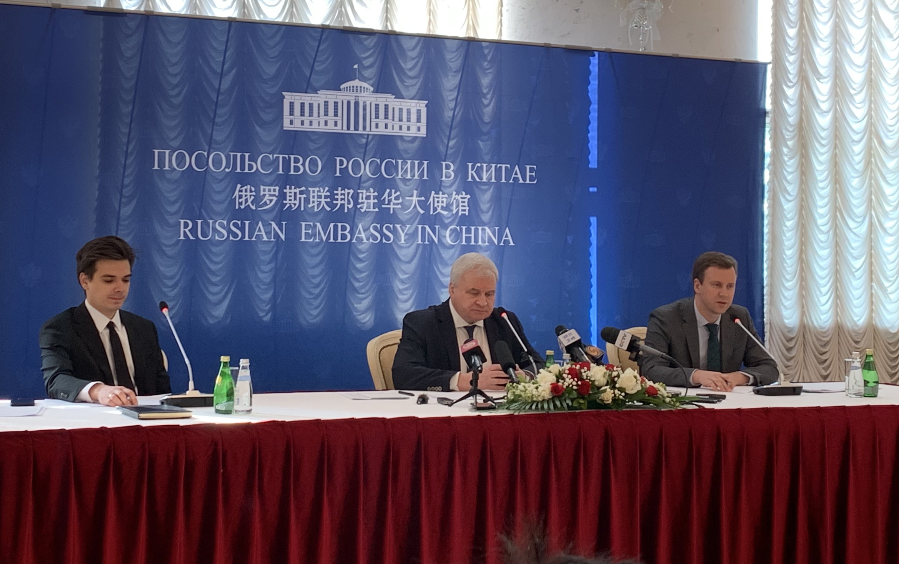 1月25日，俄罗斯驻华大使杰尼索夫举行记者会。