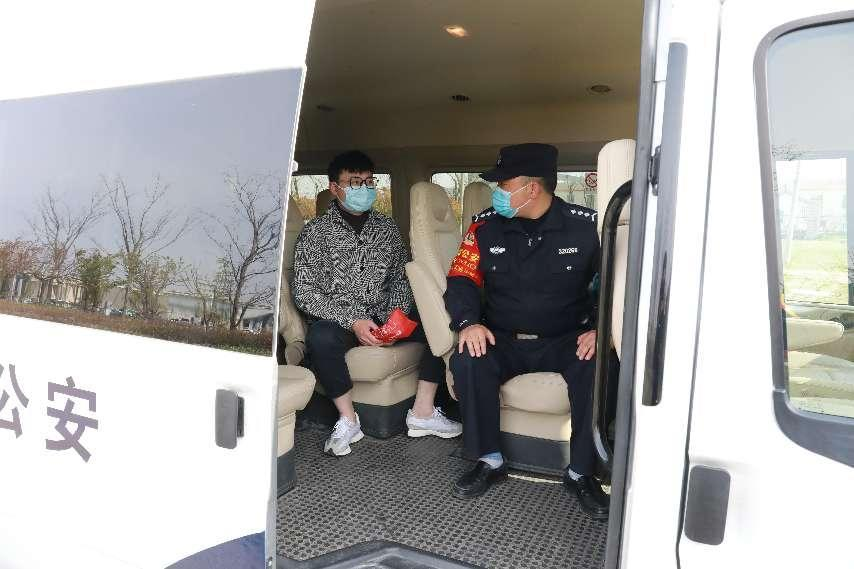 抗“疫”日志——激情时速接力送药！“藏蓝”逆行奔跑不息