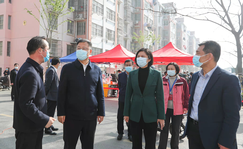 县领导现场督导检查全县大规模核酸检测活动.jpg