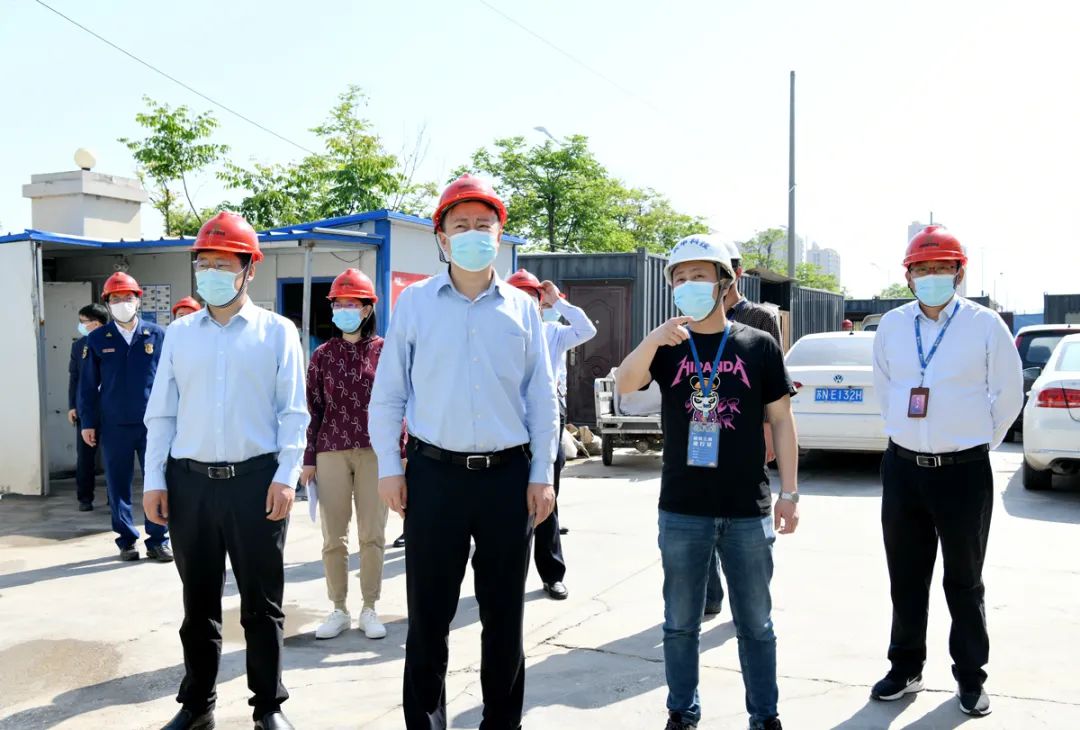 狠抓重点 精准发力 从严从紧抓好疫情防控和安全生产工作.jpg