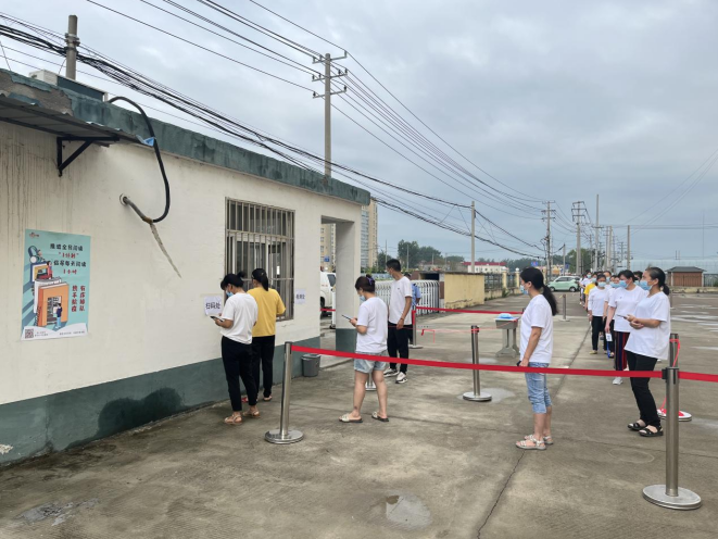 胡集镇开展重点人群核酸检测以及全民阅读宣传活动