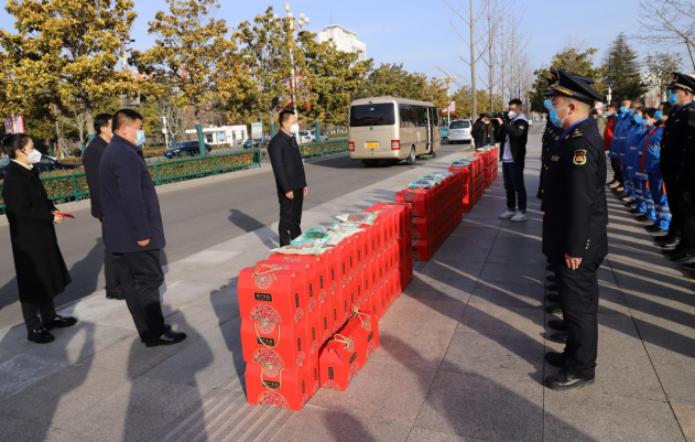 殷其国为城管局送来春节慰问