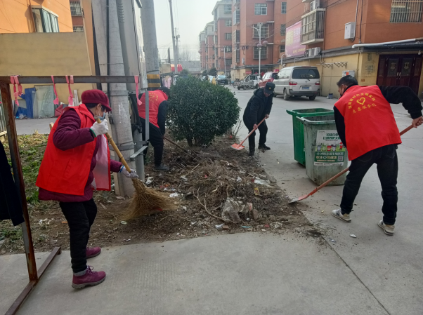 龙庙镇龙庙社区：志愿服务进小区 清扫环境暖人心