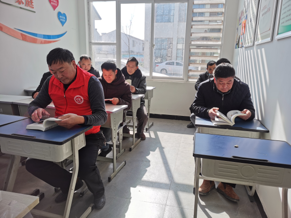 强国复兴有我丨卢集镇卢集社区：党员冬训飘书香