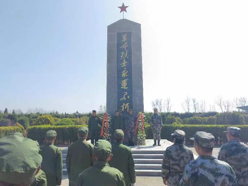 王集镇组织民兵干部、参战老兵加清明祭扫活动