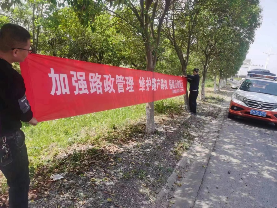 泗洪县开展“保障公路畅通，服务人民出行”路政宣传月主题活动
