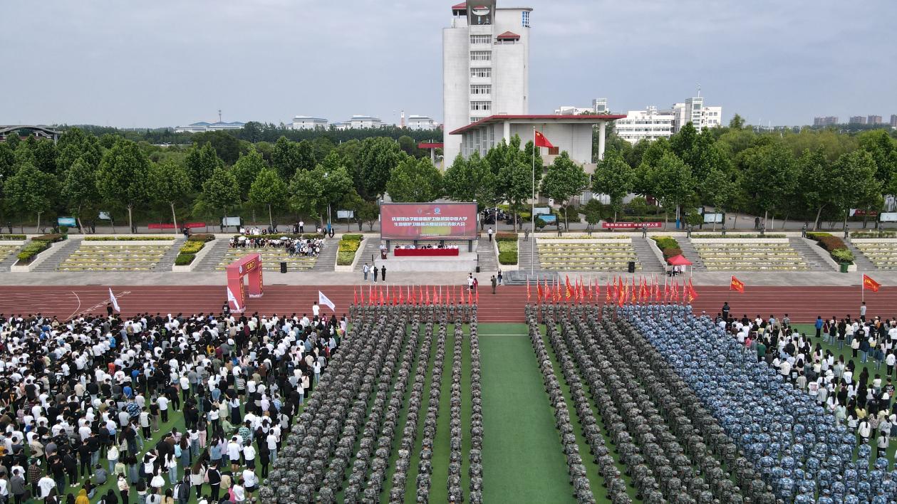 榜样引领时代 初心烛照未来｜记泽达学院国旗护卫队荣获中国大学生国旗护卫队展示赛冠军表彰大会