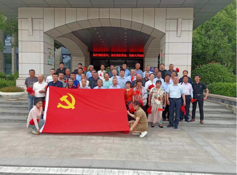 强国复兴有我丨城厢街道界湖社区党总支组织党员赴盐城开展红色教育学习