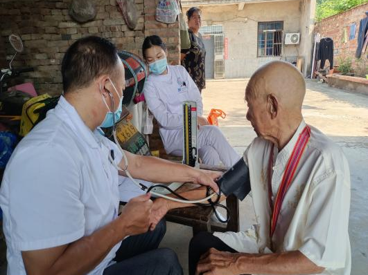 李口镇：巡诊暖兵心 真情送上门