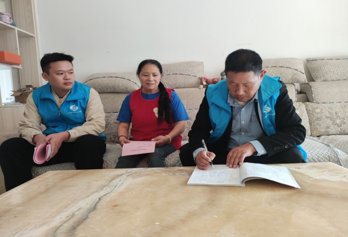 城厢街道界湖社区网格员:敲开“千家门”，探访“千家情”