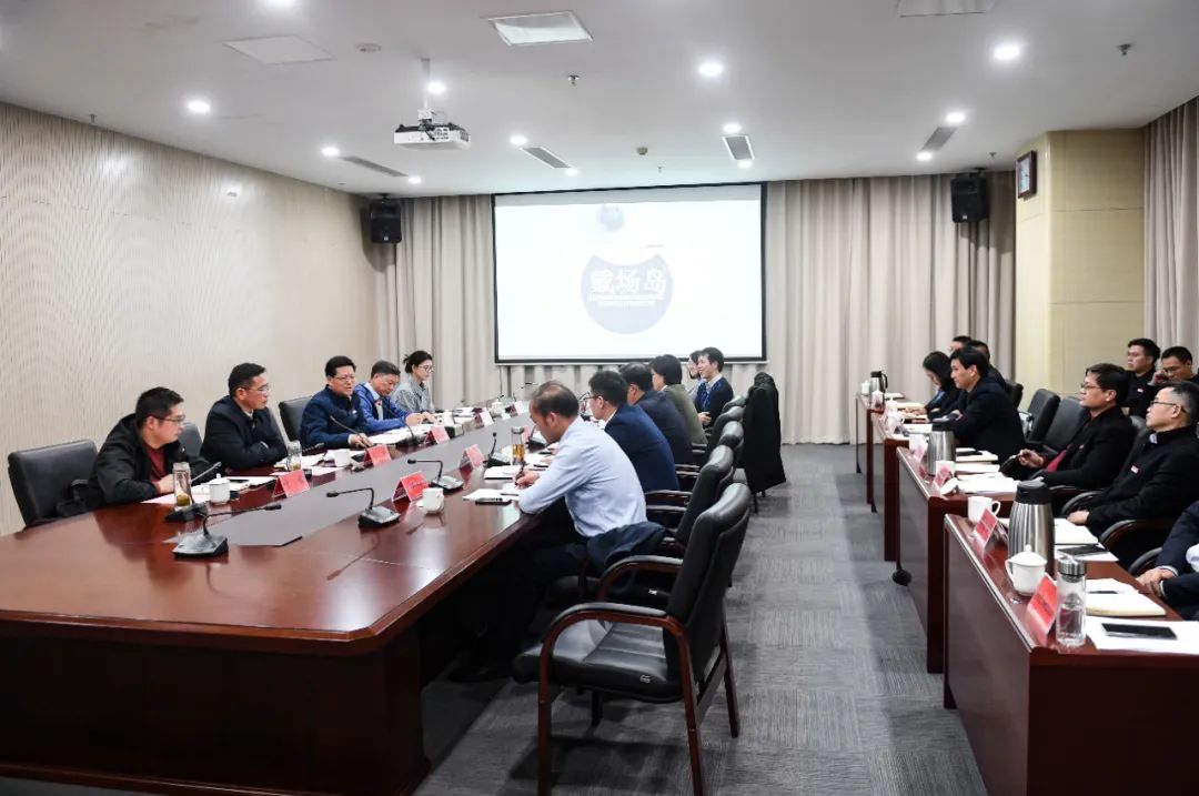 张先彦在戴场岛片区生态综合治理及保护性开发方案会审会上强调:处理好“五个关系”,打造具有湖滨特色的旅游度假目的地!.jpg