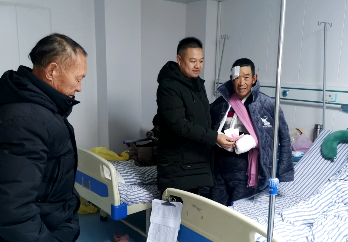 临河镇胡庄村：党员冬训创特色 走访慰问暖民心