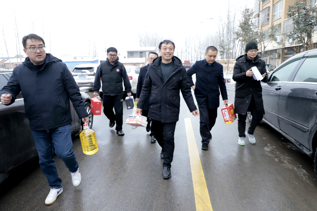 党员冬训｜临河镇商会、新联会走访慰问特困生家庭