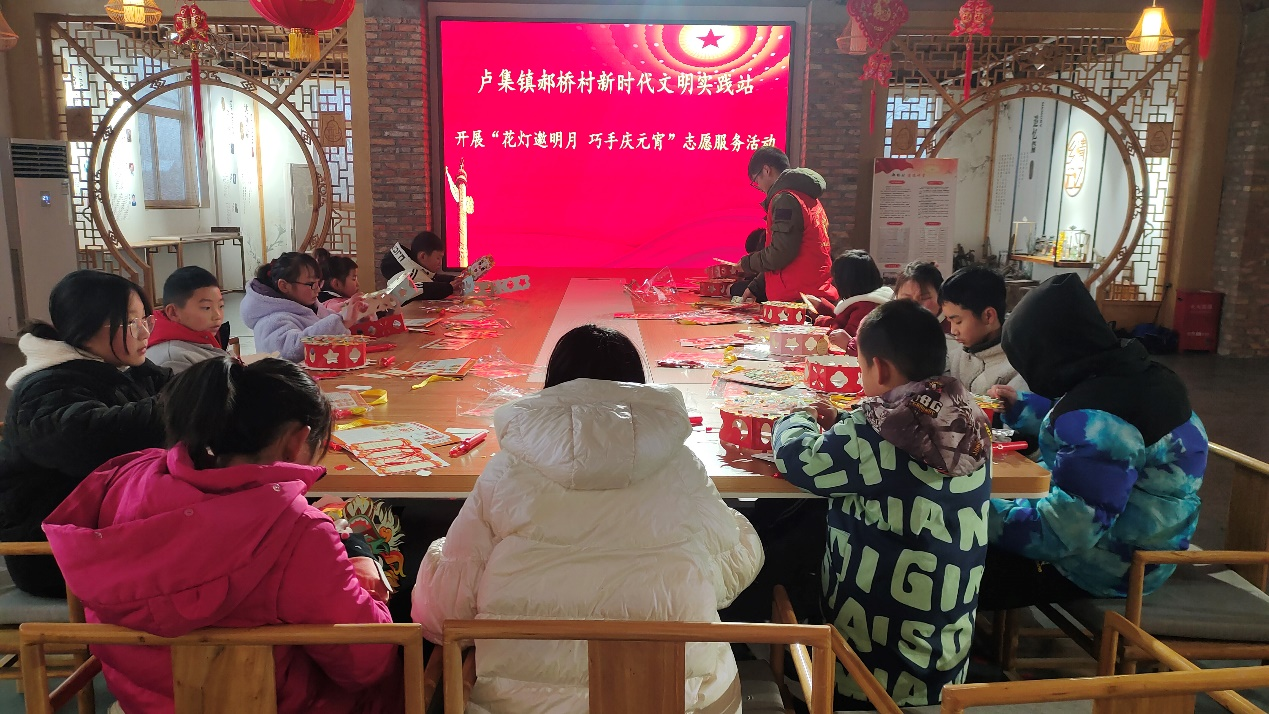 泗阳县卢集镇：花灯邀明月 巧手庆元宵