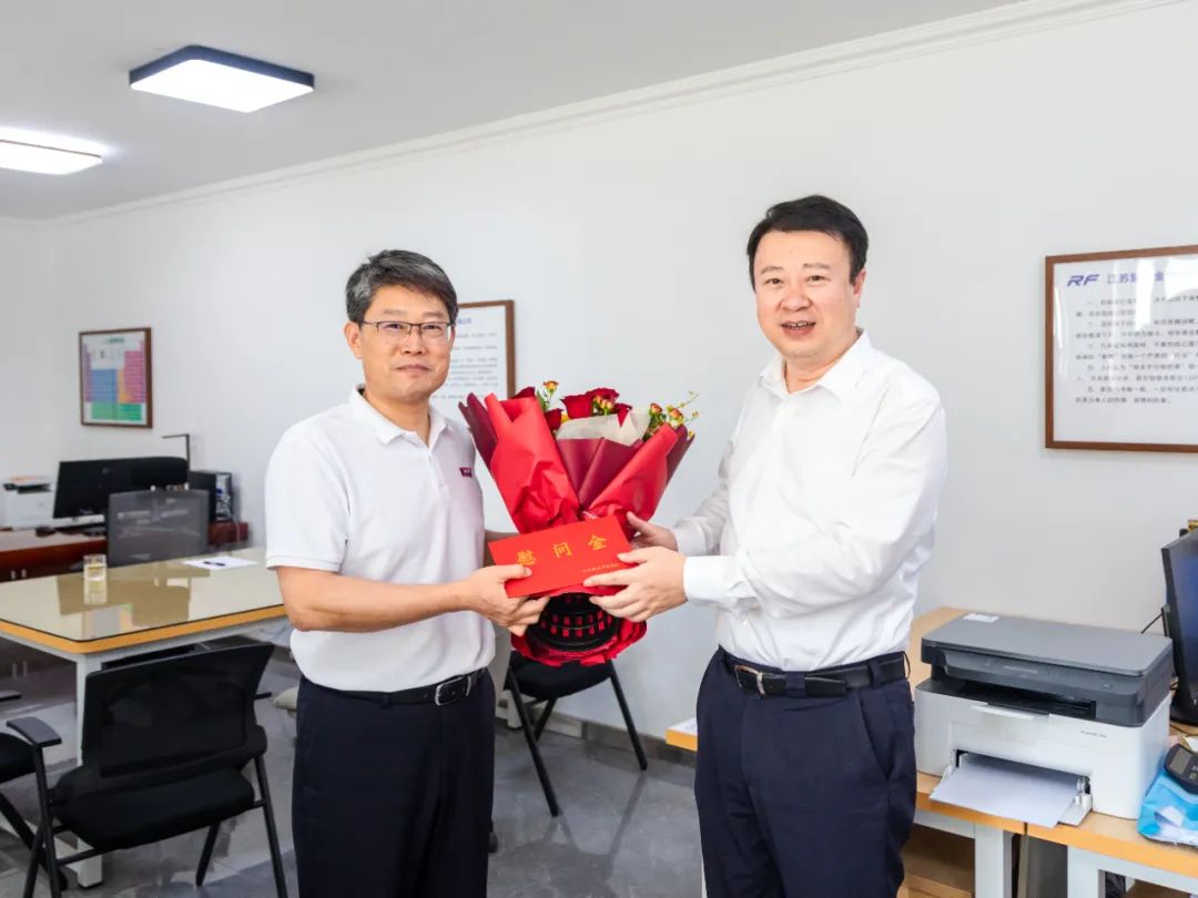 苏宿工业园区开展“七一”慰问活动