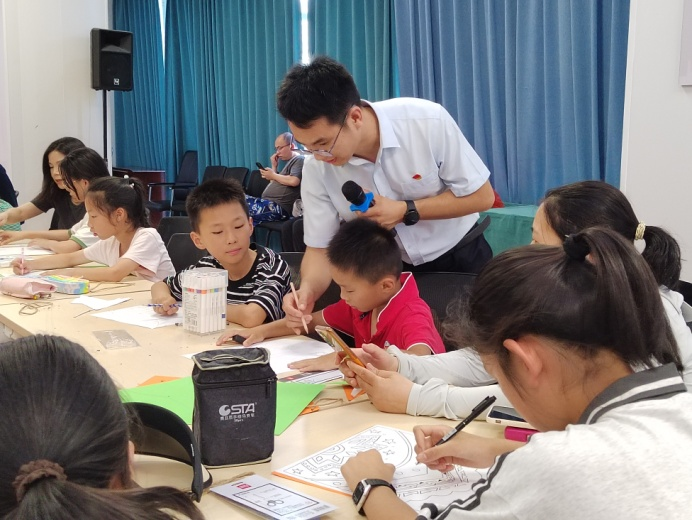 苏宿工业园区：“童”画五彩梦 共绘好家风