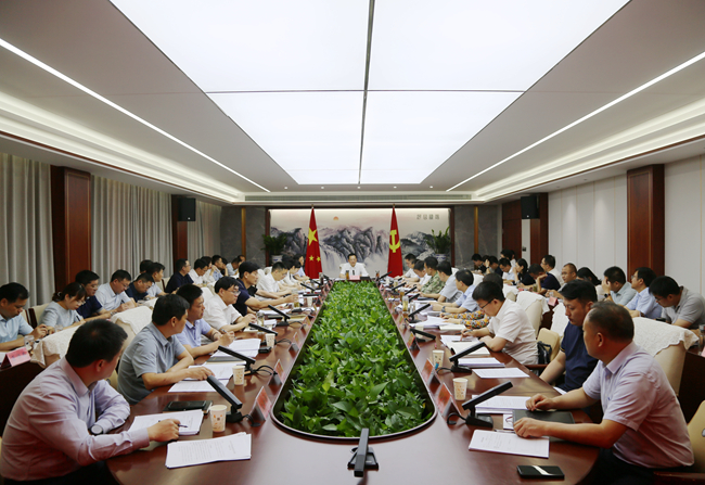 十三届区委常委会第84次会议召开.jpg