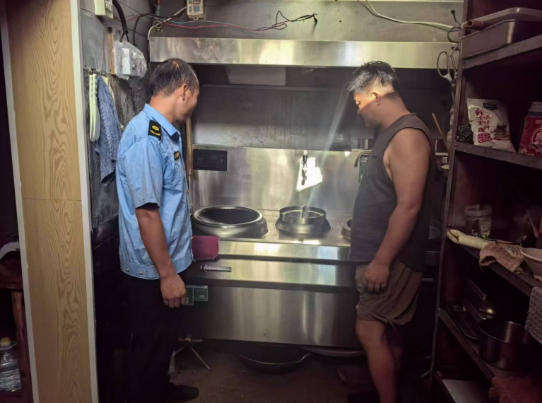 城厢街道：餐饮场所“瓶改电”“瓶改管” 回头看 拧紧燃气“安全阀”