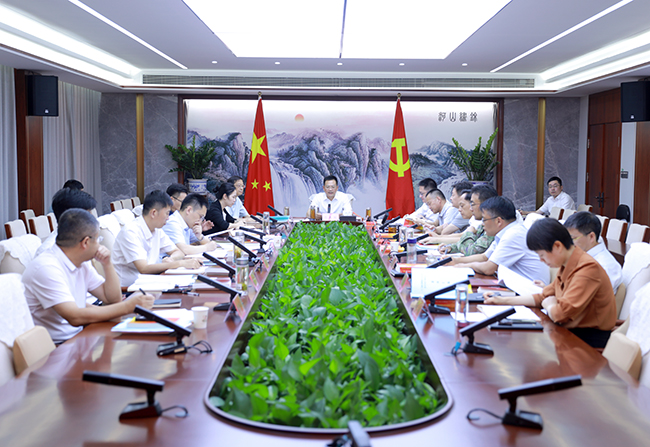 十三届区委理论学习中心组召开第47次学习研讨会.jpg