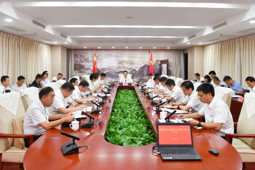 张先彦主持召开区党工委理论学习中心组（扩大）学习会.png