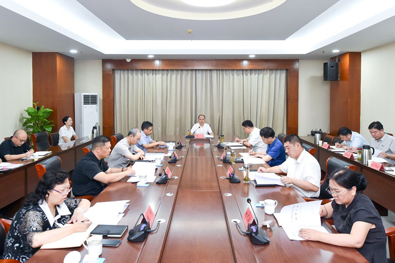 宿迁经开区党工委理论学习中心组召开学习会.jpg