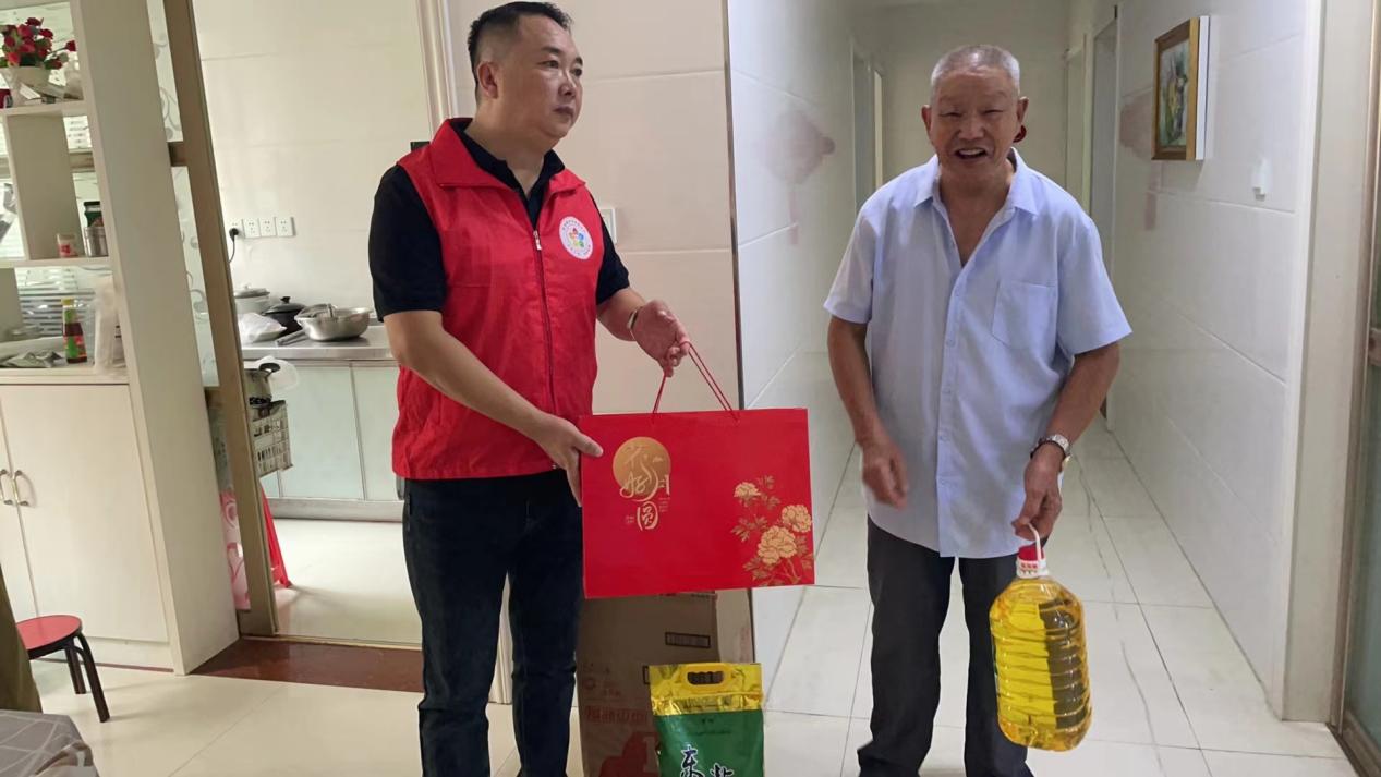 城厢街道：中秋慰问送关怀，情暖退役军人心