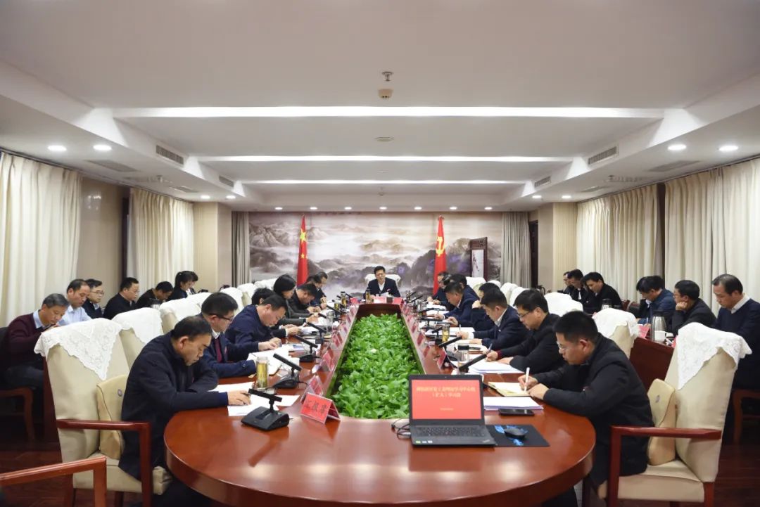 湖滨新区召开党工委理论学习中心组（扩大）学习会，学习贯彻习近平总书记在民营企业座谈会上的重要讲话精神.jpg