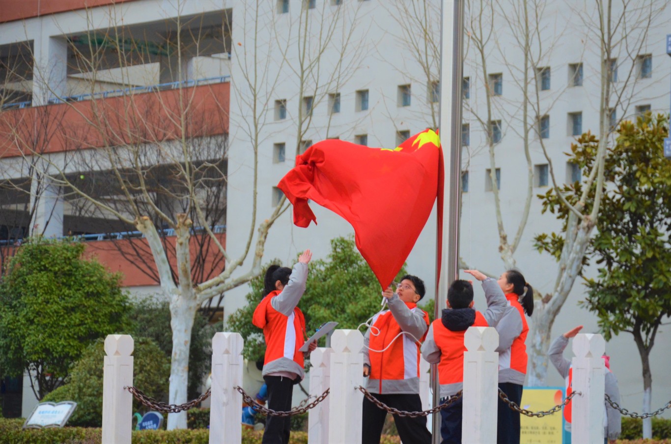 弘扬志愿服务精神 学雷锋争做好榜样 (3).jpg