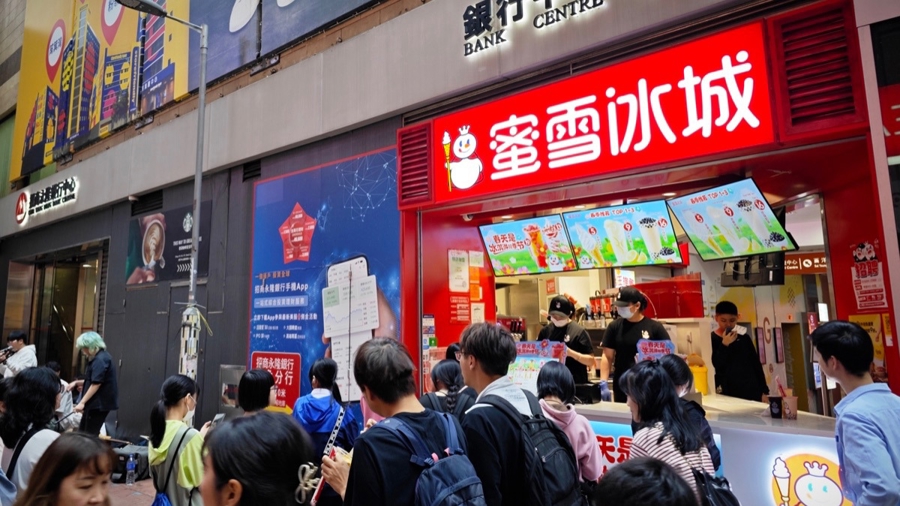 蜜雪冰城招牌变“绿”了？媒体：强换商户招牌，当心砸了营商招牌