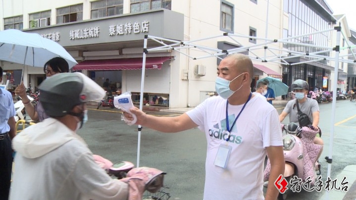 防疫不放松 | 测体温 戴口罩 市区菜市场加强疫情防控