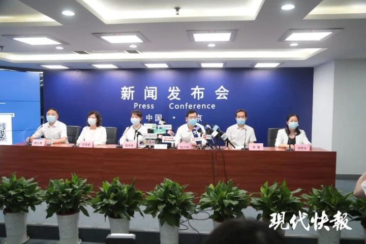 南京鼓楼一出租车司机确诊，小区343人全隔离，排查到密接次密接170人