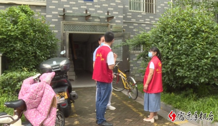 【视频】浪漫七夕 爱在“疫”线（3）唐新望和董娜：在各自的岗位上 守护好“一亩三分田”