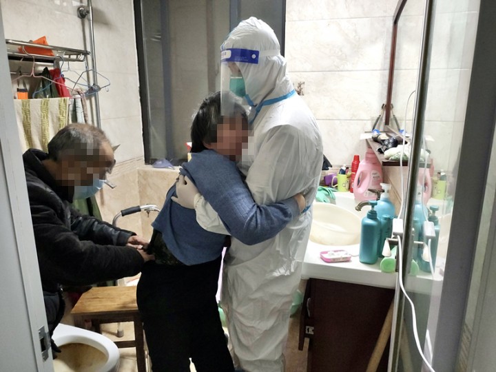 洋河公安：一个特别的“拥抱”，道不尽的警民鱼水情