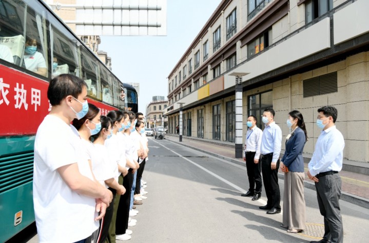 守望相助情谊浓 春暖花开送君归——苏宿工业园区欢送泗洪驰援医务人员