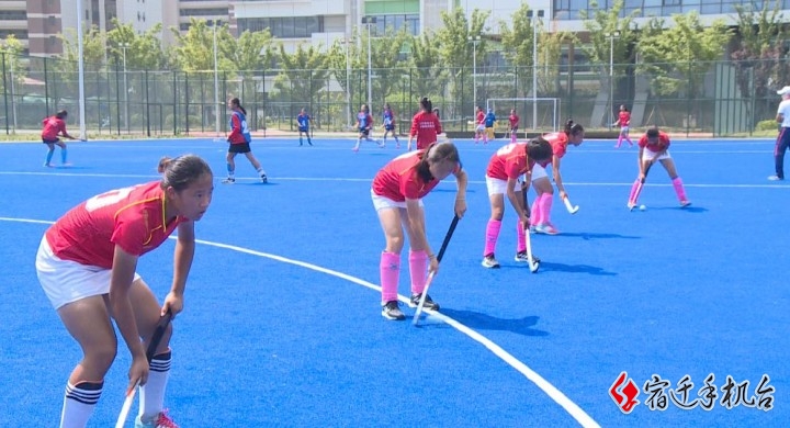 【视频】备战省运会：女子曲棍球绿茵场上洒汗水