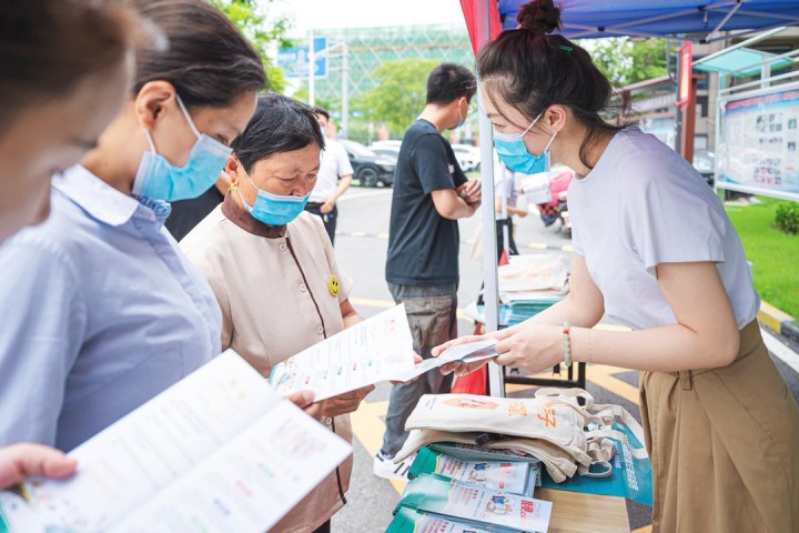 园区财政局开展防范非法集资宣传活动