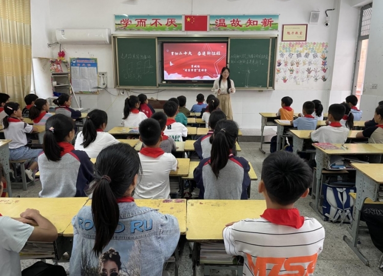 强国复兴有我丨穿城镇：开展“我家学堂”宣讲会