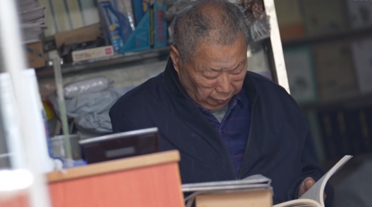 留住回忆！77岁老人收集2万余张中国电影海报